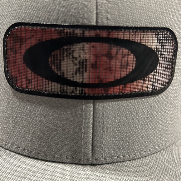 Oakley Indy Hologram Patch Trucker Stretch-Fitted Hat - Picture 7 of 7